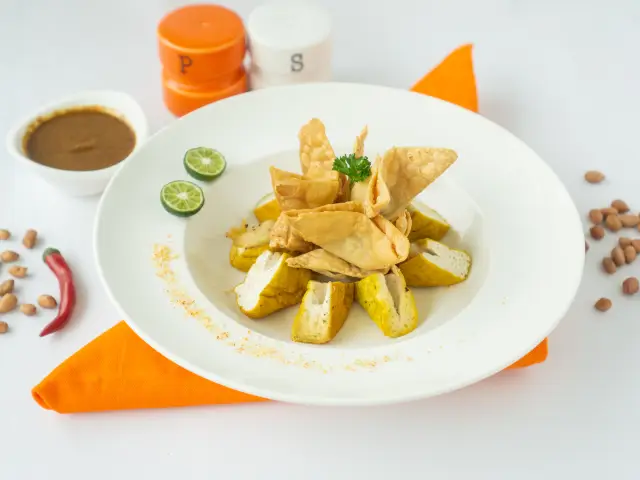 Gambar Makanan HARRIS Cafe - HARRIS Hotel Tebet 6