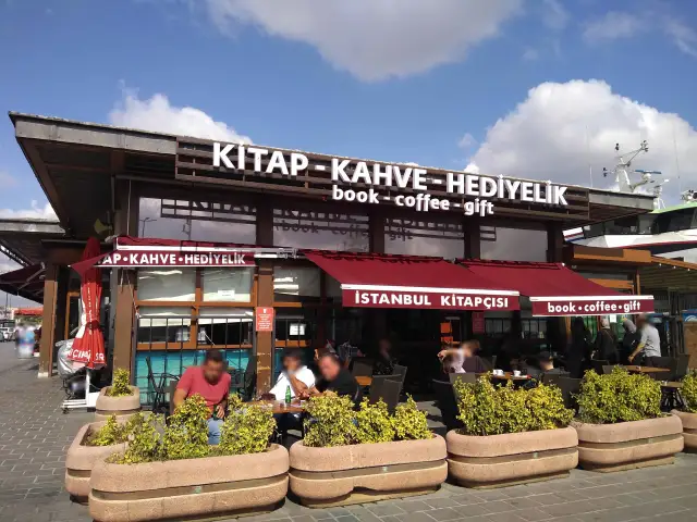 İstanbul Kitapçısı Kitap Cafe Hediyelik'nin yemek ve ambiyans fotoğrafları 5