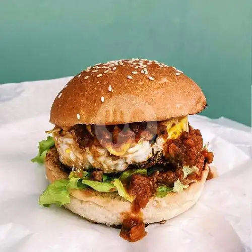Gambar Makanan Manaka Burger X Treasure Garage, Didalam Bengkel TREASURE 14