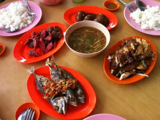 Beng Huat Asam Fish Chicken Rice Food Photo 4