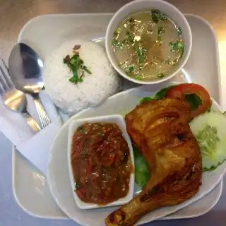 Intan Nasi Kukus Ayam Rempah Food Photo 2