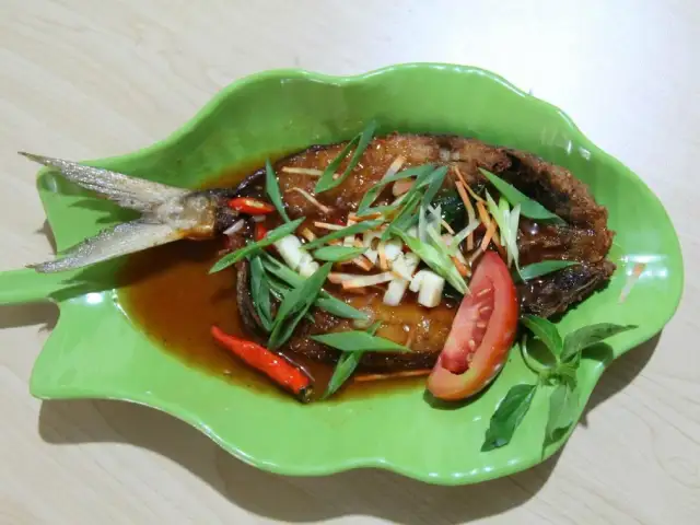 Gambar Makanan Gulai Kepala Ikan Pak Untung 17