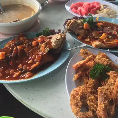 Saujana Seafood & Tomyam,gelang Patah