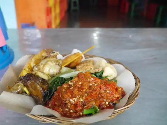 Gambar Makanan Nasi Tempong Mbok Nah 8