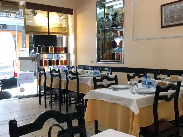 Taksim Lades Restaurant'nin yemek ve ambiyans fotoğrafları 6