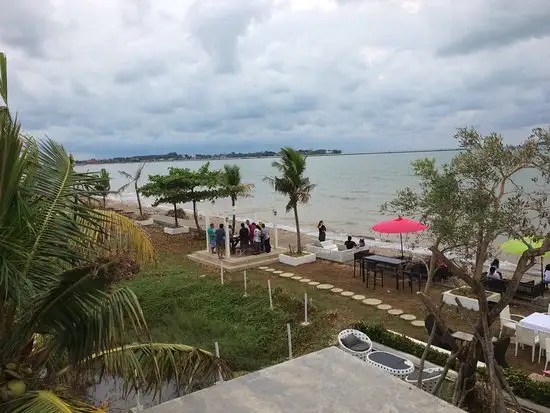 Gambar Makanan Seaside Beach Resto & Lounge 16