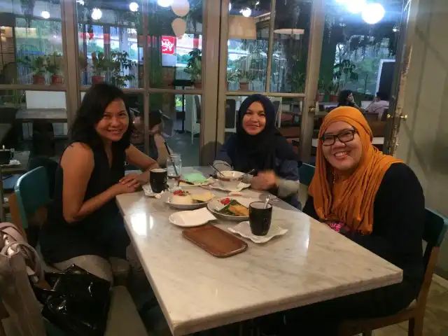 Gambar Makanan Kopi Legit Café & Resto 8