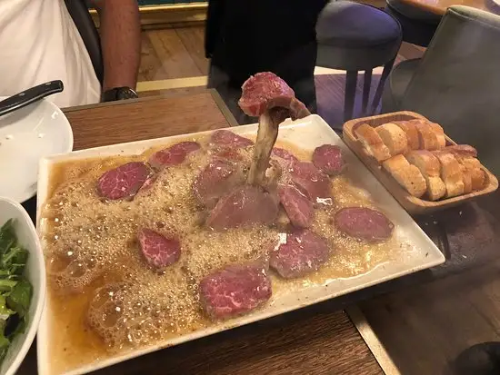 Nusr-Et Steakhouse Sandal Bedesteni'nin yemek ve ambiyans fotoğrafları 59