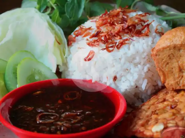 Gambar Makanan Warung Makan Murah Rezeky, Malalayang 13