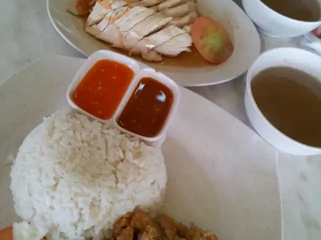 Authentic Chicken Rice Food Photo 8