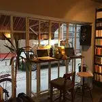 Monk Coffee & Books'nin yemek ve ambiyans fotoğrafları 3