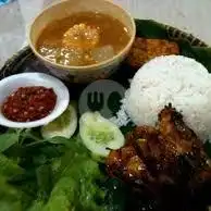 Gambar Makanan Ayam Penyet Serundeng Bu Wasiah, Cikini 17