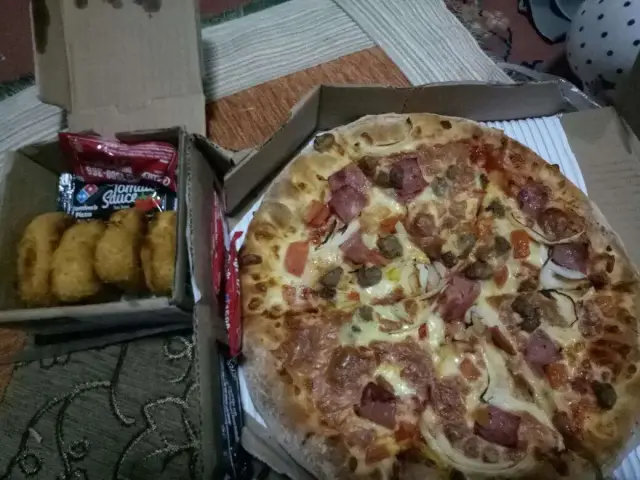 Gambar Makanan Domino's Pizza 15