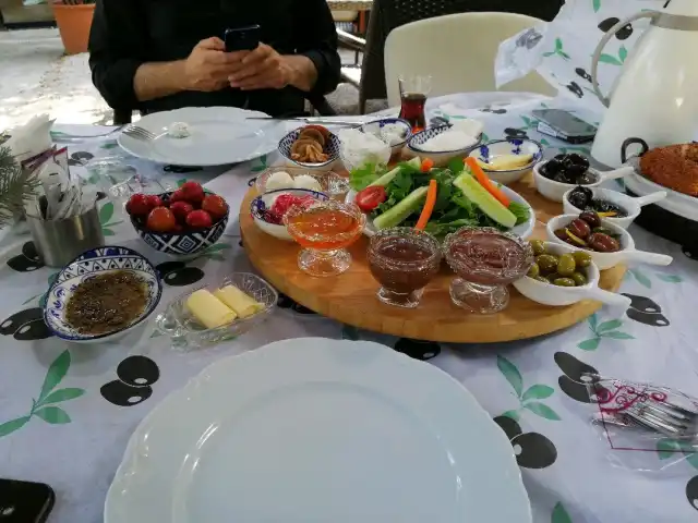 Yeşil Ve Zeytin Kafe Bistro'nin yemek ve ambiyans fotoğrafları 3