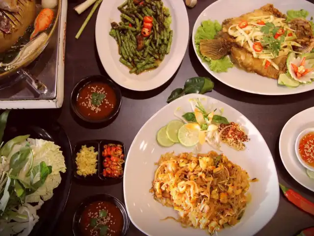 Gambar Makanan Sip Ha Thai BBQ & Bistro 15