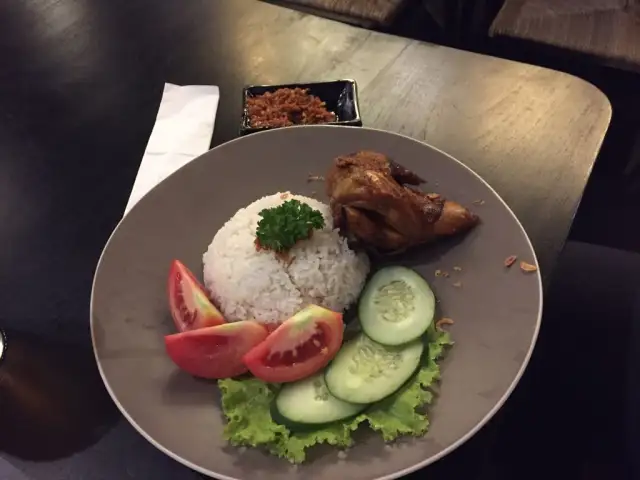 Gambar Makanan Kontiki Cafe 3