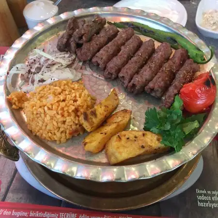 Emirşeyh Köfte & Baklava'nin yemek ve ambiyans fotoğrafları 2