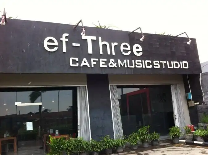 EF - Three Cafe