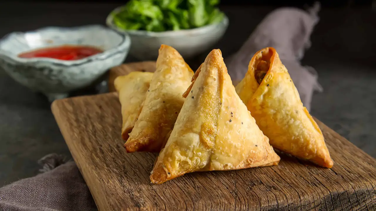 KUIH SAMOSA(SAMOSA ABE BEDONG) (BEDONG)