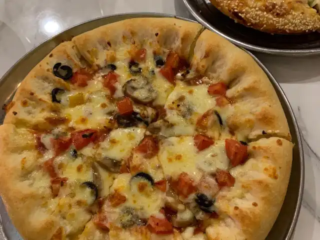 Gambar Makanan paparons pizza jababeka II 2