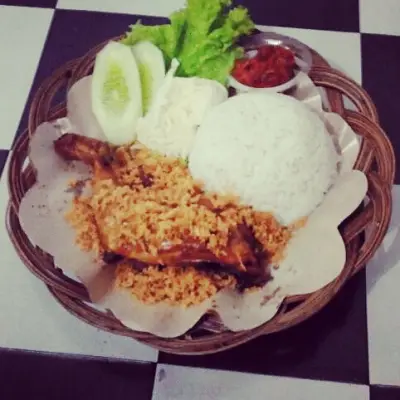 Ayam Bakar Madu & Ayam Goreng Penyet D'Naira