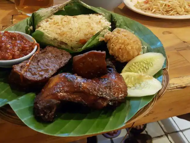 Gambar Makanan Sop Buntut Ibu Henny 14