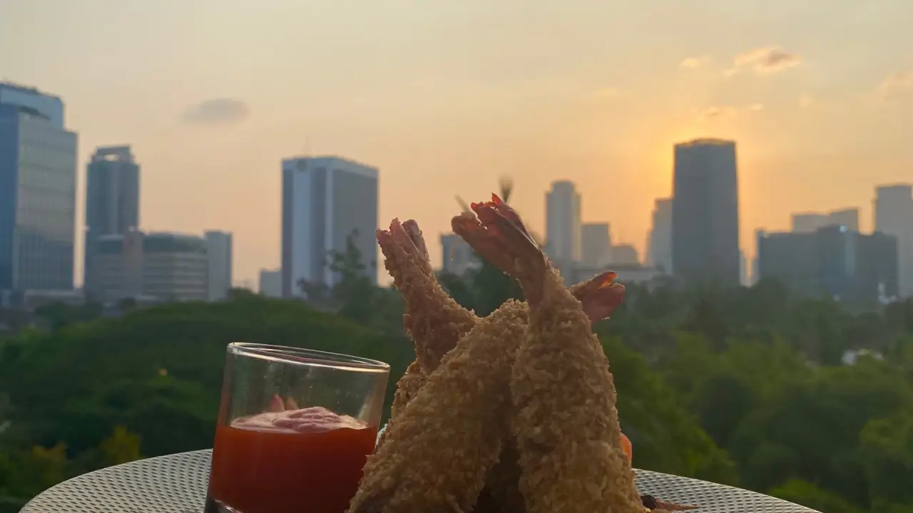 Rooftop Terrace - Pomelotel Patra Kuningan