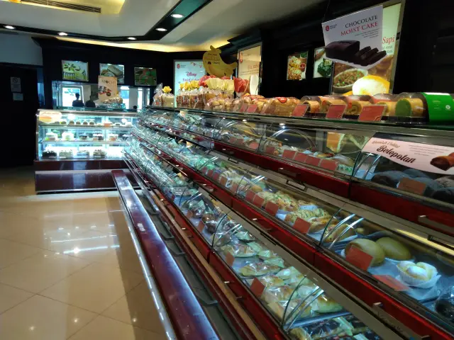 Gambar Makanan Holland Bakery 9