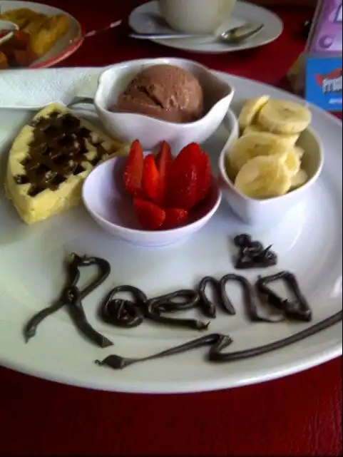 Gambar Makanan Roemah Mirota Café and Ice Cream 8