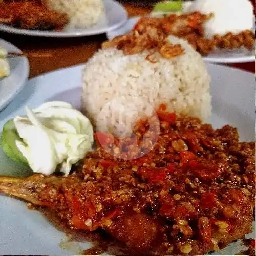 Gambar Makanan Pecel Ayam Dan Nasi Goreng Teh Iyul, Cisarua 12