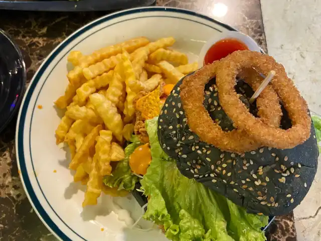 man burger kukus lava Food Photo 2