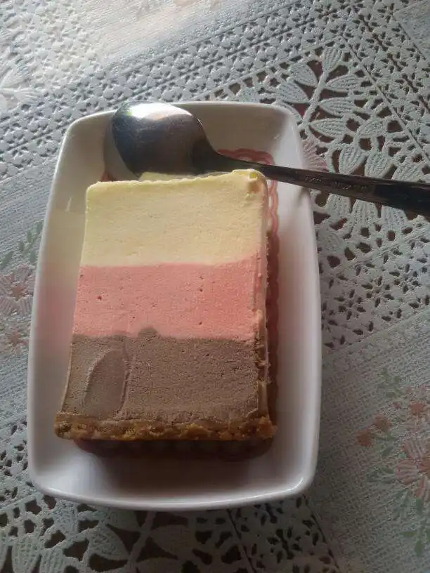 Gambar Makanan Swanie Ice Cream and Pattisserie 5