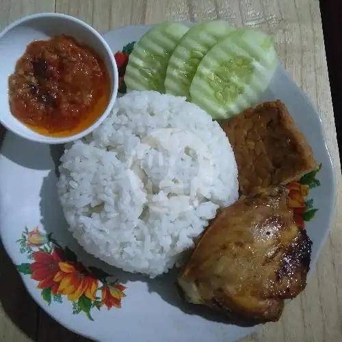 Gambar Makanan Nasi Balap Khas Lombok Pak Ipung, Mlati 6