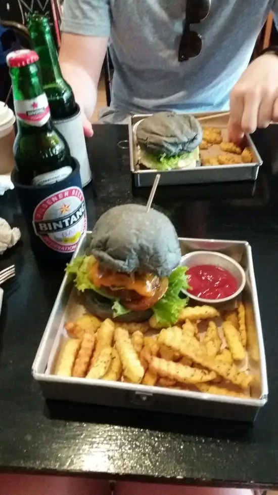 Gambar Makanan Black House Burgers & Cafe 4