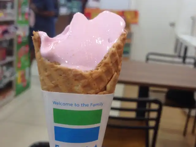 Family Mart Bukit Tinggi Food Photo 11