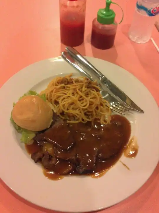 Gambar Makanan Luigi's Steak House 13