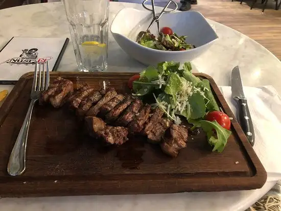 Nusr-Et Steakhouse'nin yemek ve ambiyans fotoğrafları 19