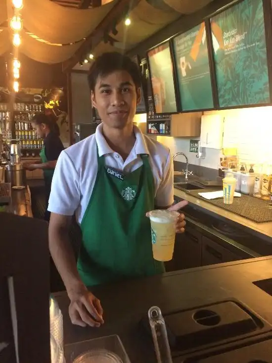 Gambar Makanan Starbucks Griya Santrian 15