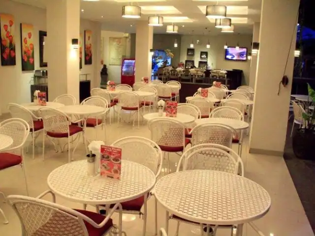 Gambar Makanan Kareba Cafe - Hotel Losari 12