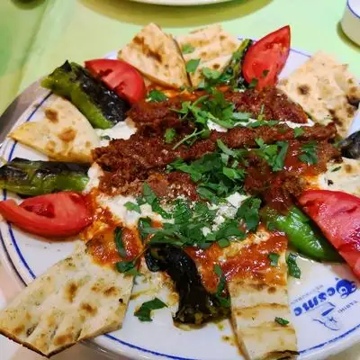 Tarihi Çesme Restaurant'nin yemek ve ambiyans fotoğrafları 3