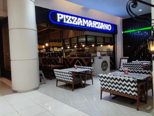 Gambar Makanan Pizza Marzano 2