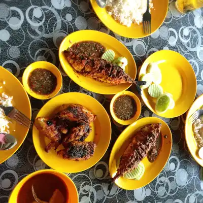 Kedai Nasi Ayam Depan Maktab Perguruan Besut