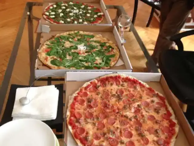 The Upper Crust Pizzeria'nin yemek ve ambiyans fotoğrafları 39