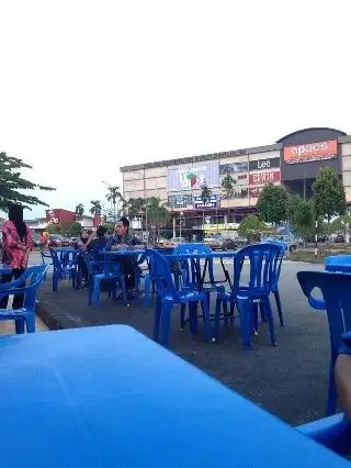 Azhar Tomyam Seafood