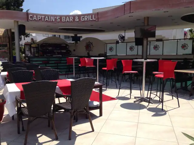 Captain's Bar & Grill'nin yemek ve ambiyans fotoğrafları 2