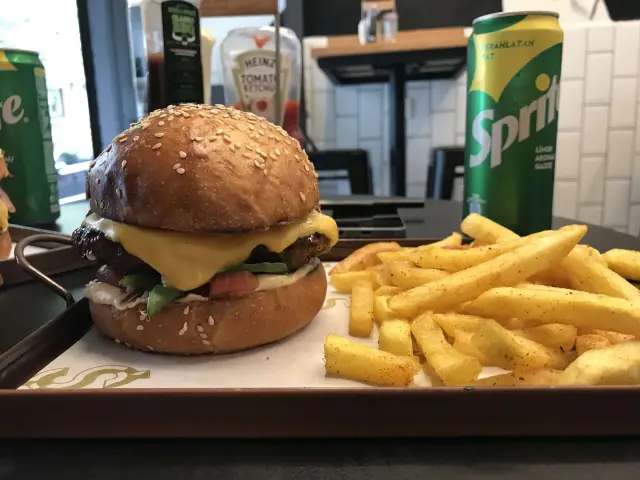 Brox Burger & More'nin yemek ve ambiyans fotoğrafları 3