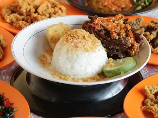 Gambar Makanan Ayam Goreng Nelongso, Pamekasan 14