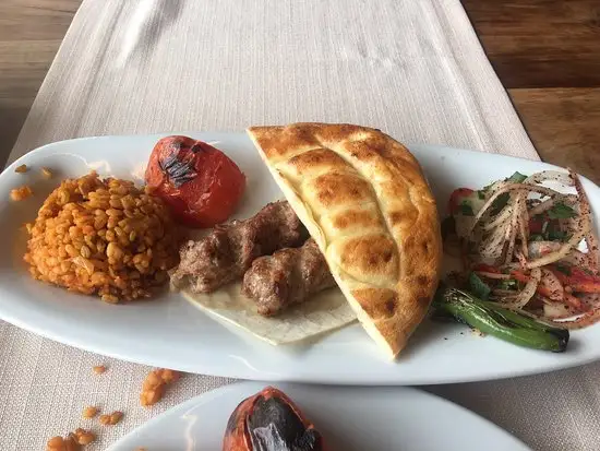 Ömür Plaza Avm Restaurant'nin yemek ve ambiyans fotoğrafları 6