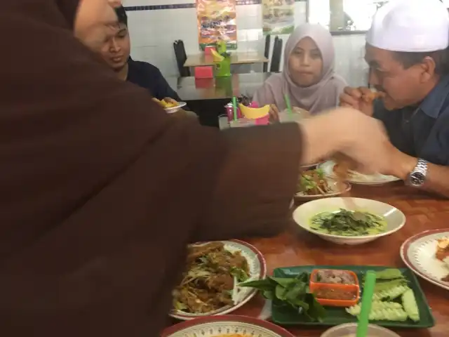 Restoran Kari Kepala Ikan Haji Isenin @ Semabok, Melaka Food Photo 12