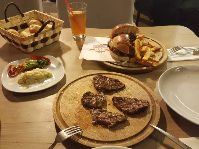 Ora Steak & Burgers'nin yemek ve ambiyans fotoğrafları 5